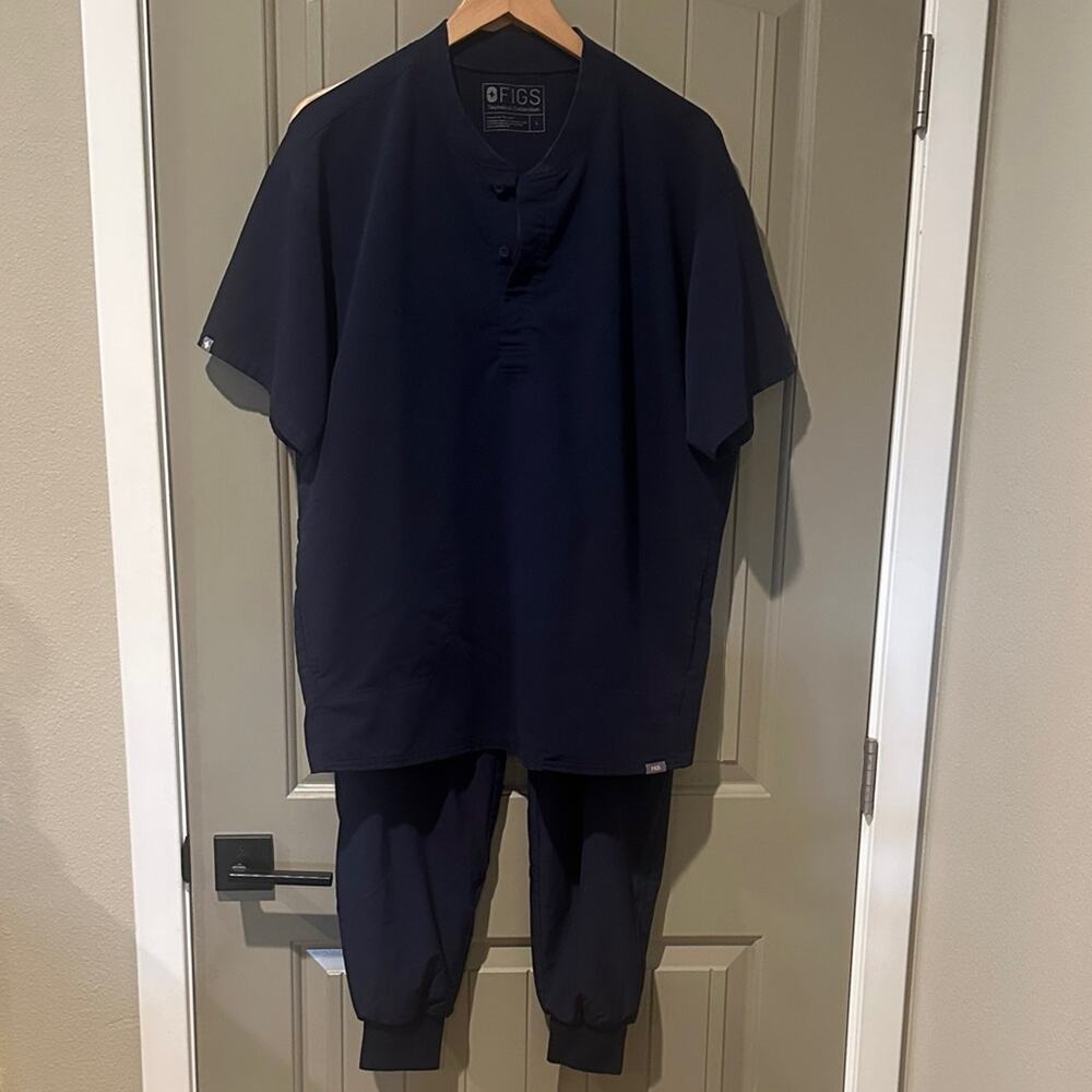 FIGS Navy Top and Jogger Set L